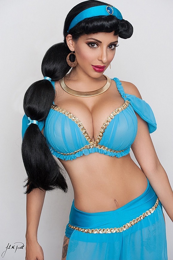 Cute Cosplay Jasmine